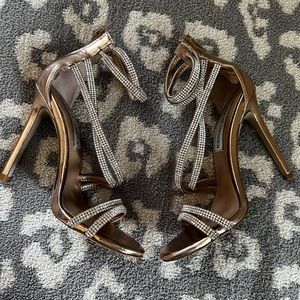 Steve Madden women’s metallic rose gold heeled sandals